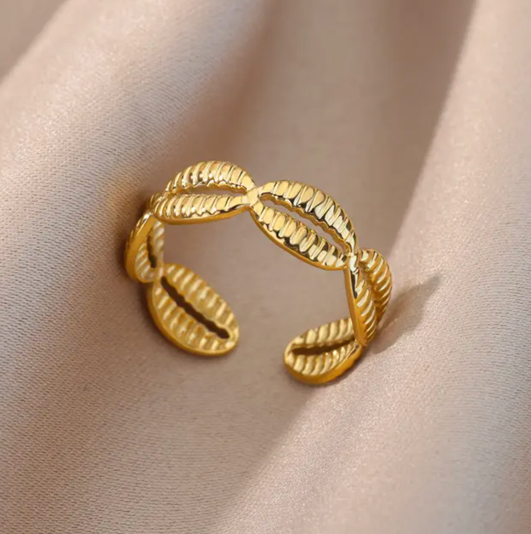 Eleganter Ring mit Muscheldesign, vergoldet mit 18 Karat Gold