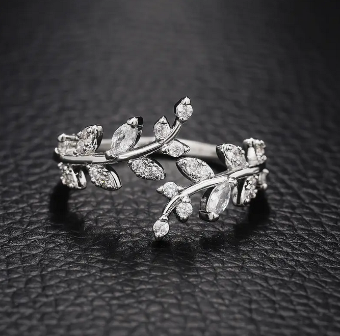 Luxuriöser Geometrischer Blätter Ring