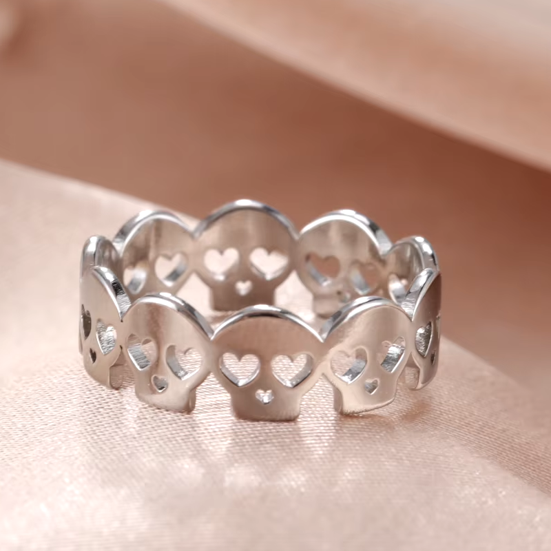 Stylischer hypoallergener Totenkopfring aus 925er Sterling Silber und Stahl – das perfekte Accessoire für Halloween!