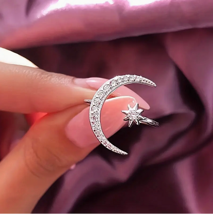 Eleganter Silberring mit funkelndem Mond & Stern Diamanten