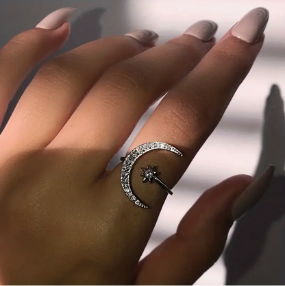 Eleganter Silberring mit funkelndem Mond & Stern Diamanten