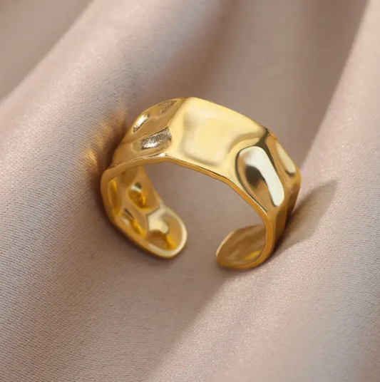 Eleganter, moderner breiter Ring aus 18 Karat Vergoldung