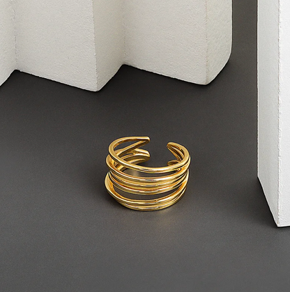 Eleganter Ring aus 18 Karat vergoldetem Material im Wald-Design