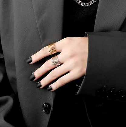 Eleganter Ring aus 18 Karat vergoldetem Material im Wald-Design