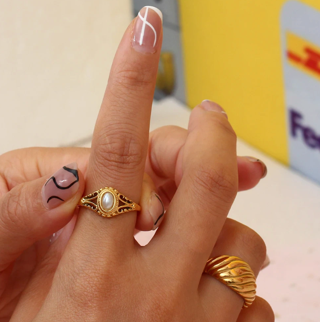 Eleganter 18 Karat vergoldeter Ring mit strahlender Luxusperle