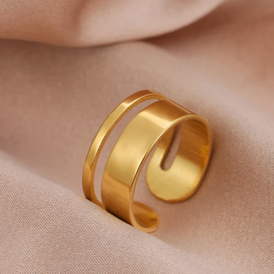 Eleganter 18 Karat goldplattierter Ring mit strahlendem grünem Kristall