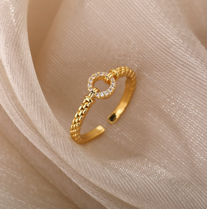 Eleganter 18 Karat vergoldeter Ring "Eternal Circle" mit funkelnden kubischen Zirkonen