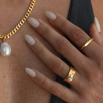 Eleganter 18 Karat vergoldeter Ring mit einer zauberhaften Schicksalsperle