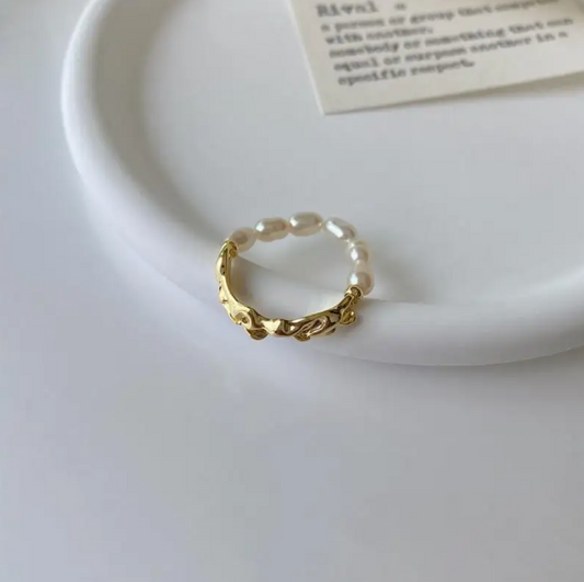 Eleganter 18 Karat vergoldeter Ring mit edlen Kaspischen Meeresperlen