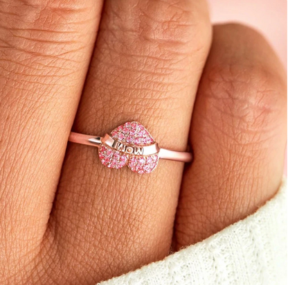 Eleganter Herzring "Mama" mit funkelnden Zirkonia, 18K vergoldet.