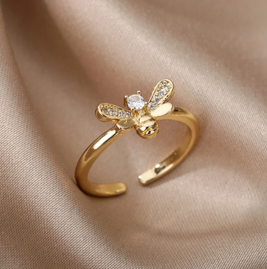 Eleganter verstellbarer Ring mit funkelnder Biene und Zirkonia, 18 Karat vergoldet