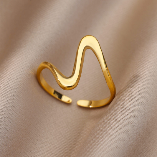 Eleganter 18K Gold Plated Ring mit zeitgenössischem, abstraktem Design