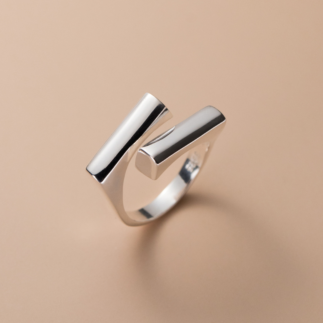 Chic Modern Minimalist Ring