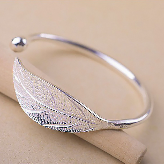Delicate Adjustable Leaf-Design Engraved Ring
